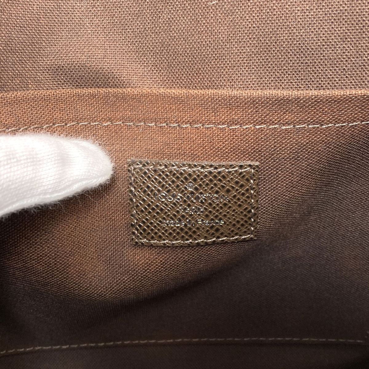 LOUIS VUITTON M32488 Andrei Shoulder Bag Taiga Ladies [Used]