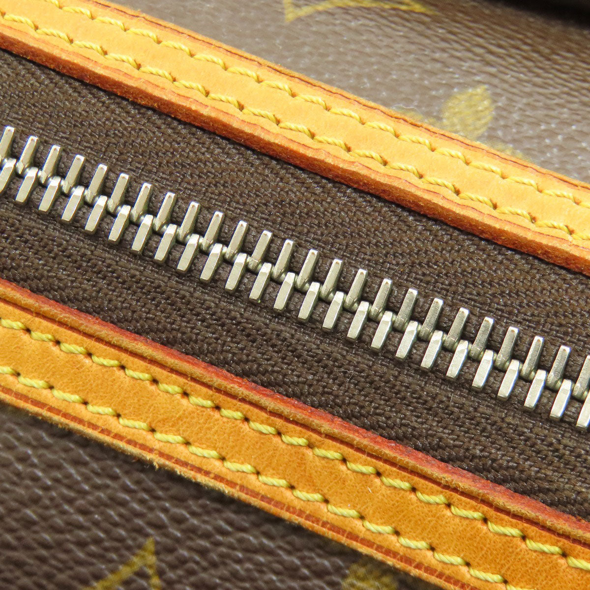 ルイヴィトン M40077 ティカルGM ショルダーバッグ モノグラムキャンバス レディース 【中古】【LOUIS VUITTON】