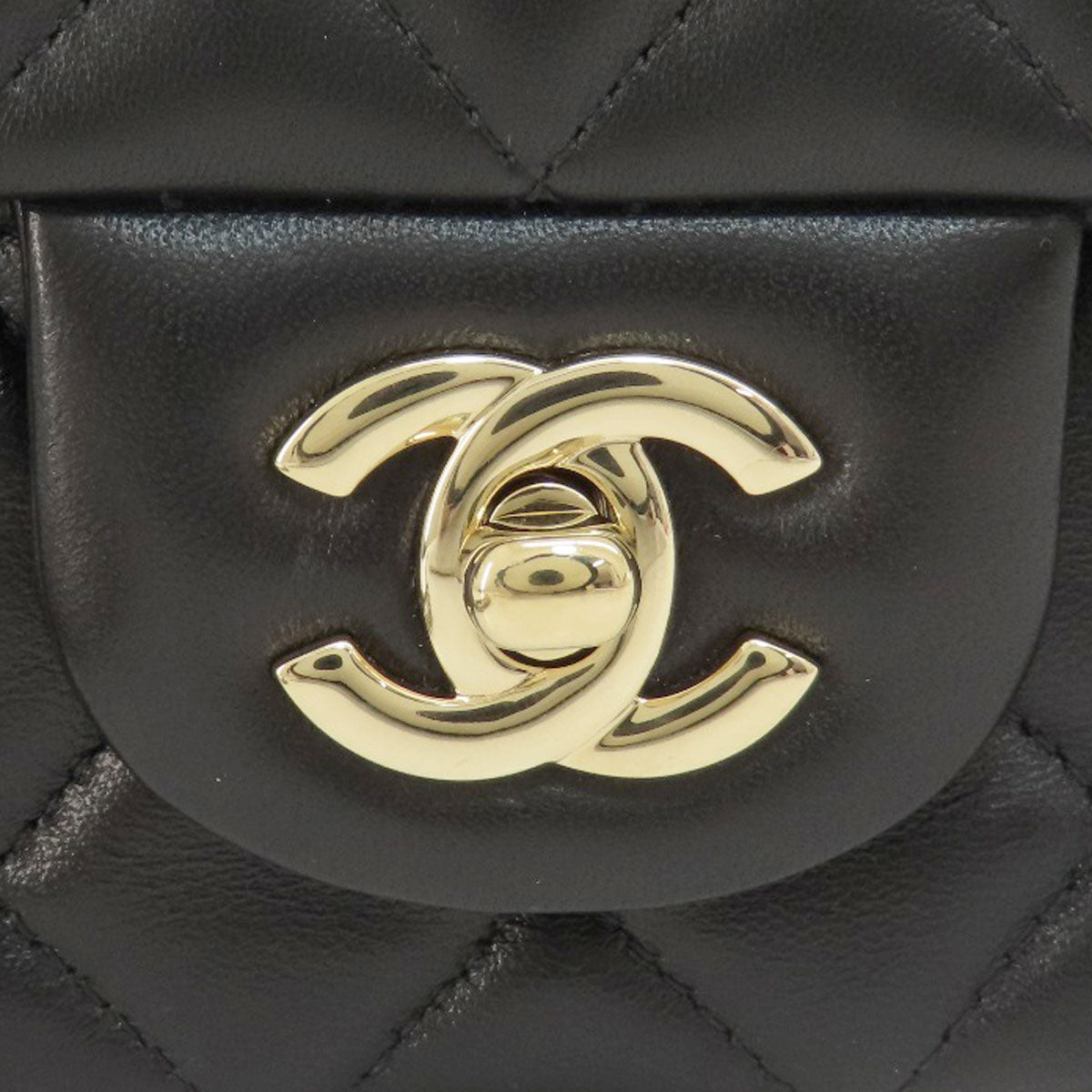CHANEL ChainShoulder Matelasse GoldHardware Shoulder Bag Lambskin Ladies [Used]