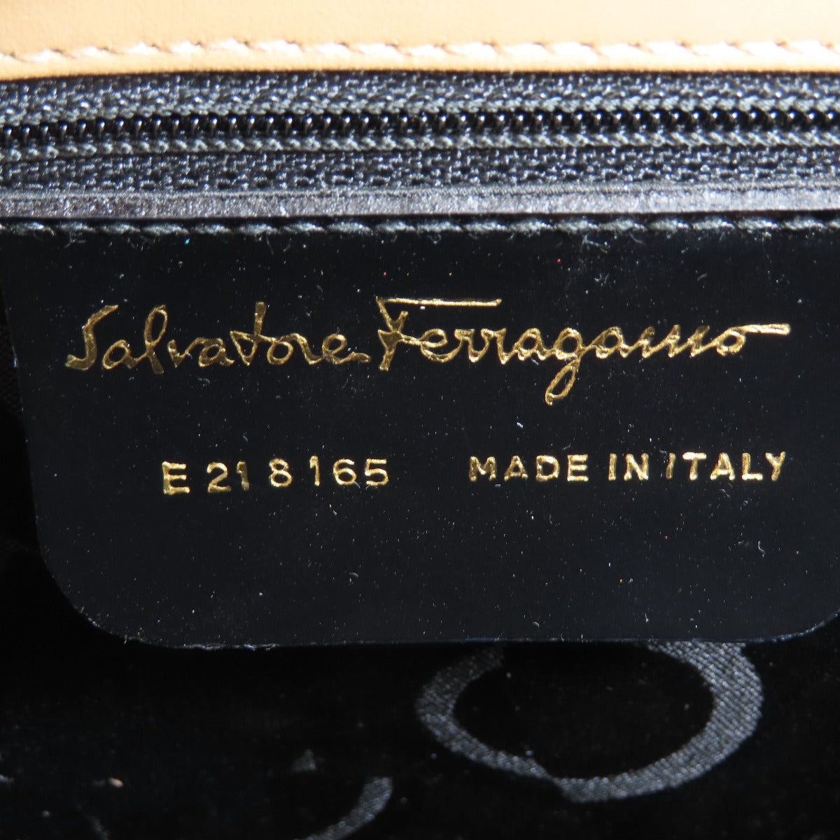 Salvatore Ferragamo   Shoulder Bag GanciniHardware Leather Ladies