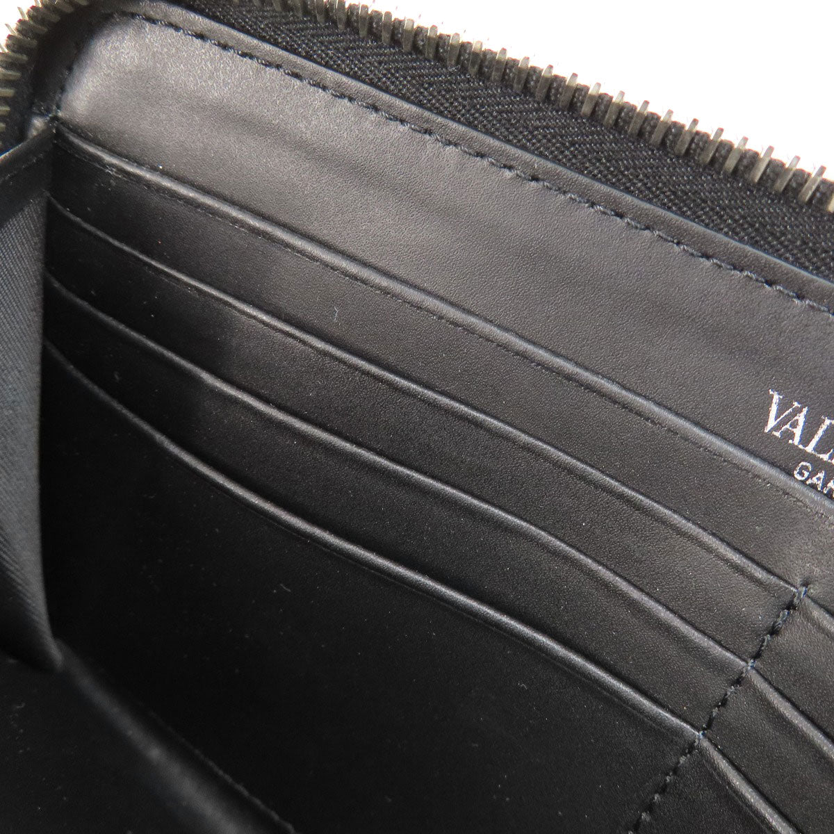 VALENTINO GARAVANI logo Long wallet (with coin pocket) Leather Ladies [Used]