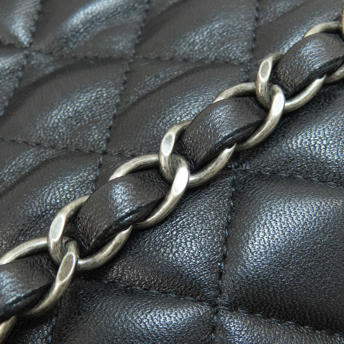 CHANEL ChainShoulder Matelasse SilverHardware Shoulder Bag Lambskin Ladies [Used]