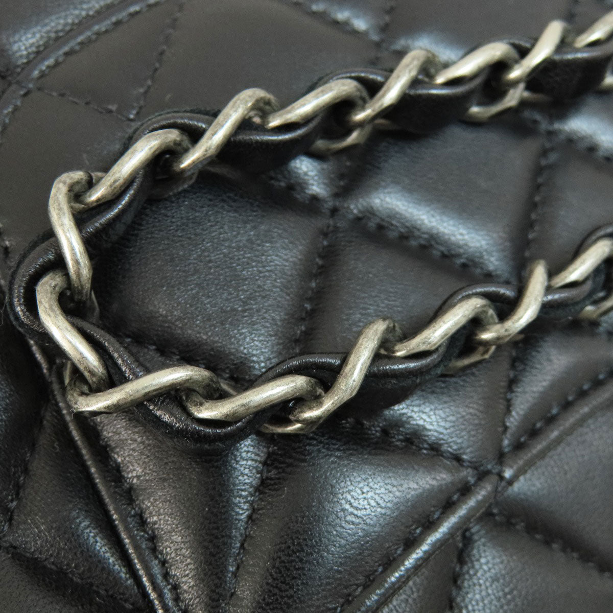 CHANEL ChainShoulder Matelasse SilverHardware Shoulder Bag Lambskin Ladies [Used]