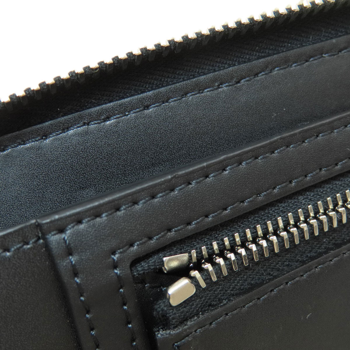 VALENTINO GARAVANI logo Bifold Wallet with Coin Pocket Leather Ladies [Used]