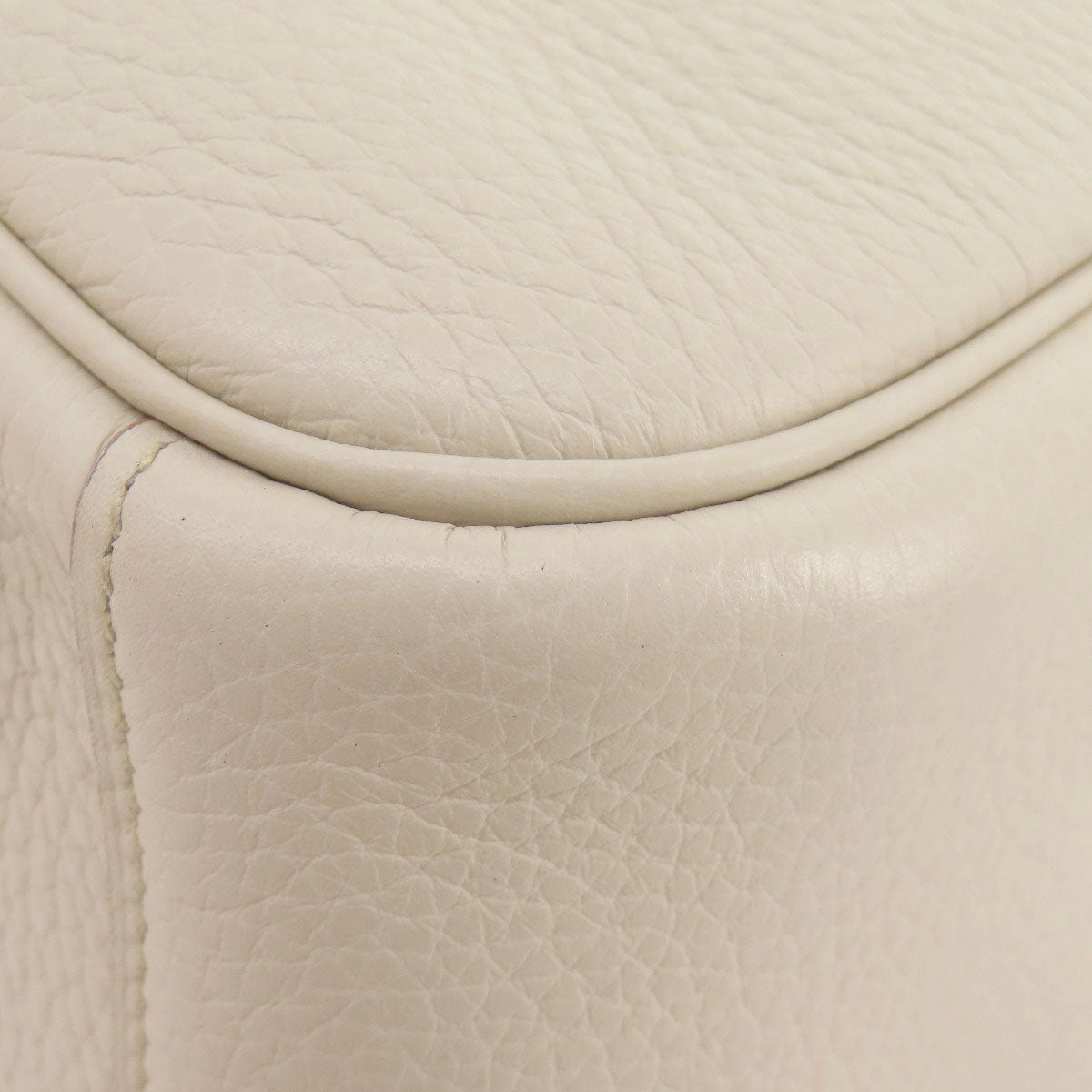 HERMES   Handbag Lindy 26 White SilverHardware Taurillon Clemence Ladies