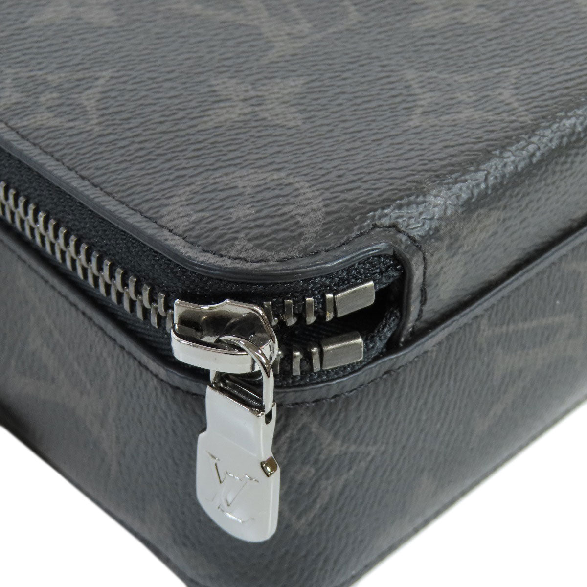 LOUIS VUITTON M81260 Alpha Wearables Shoulder Bag Monogram Eclipse mens [Used]