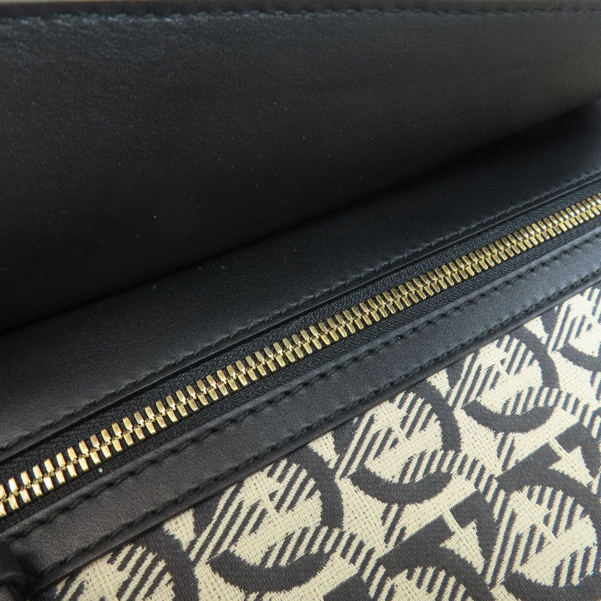 Salvatore Ferragamo Gancini motif Handbag Canvas LeatherLadies [Used]