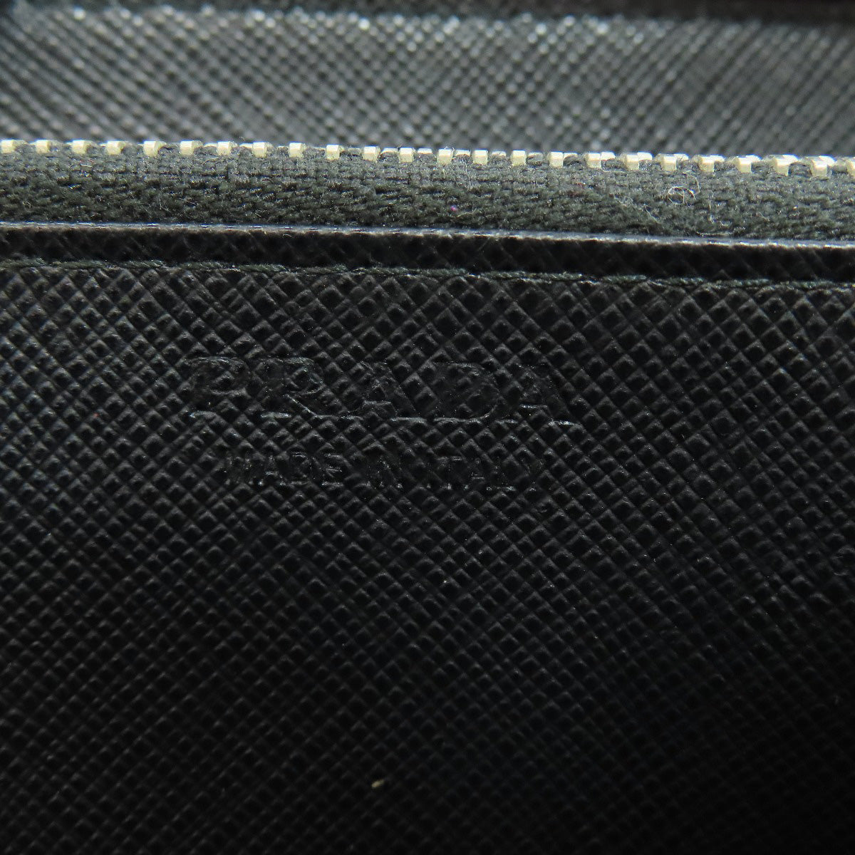 PRADA logo Long wallet (with coin pocket) Safiano Ladies [Used]