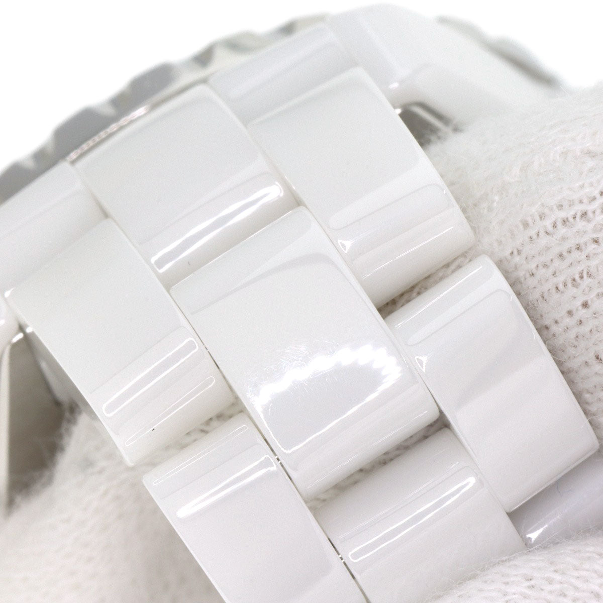 CHANEL J12 1.3 "White Ceramic Watches H0968 Ceramic/Ceramic Ladies