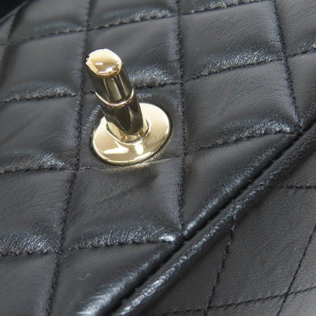 CHANEL Matelasse GoldHardware Shoulder Bag Lambskin Ladies [Used]