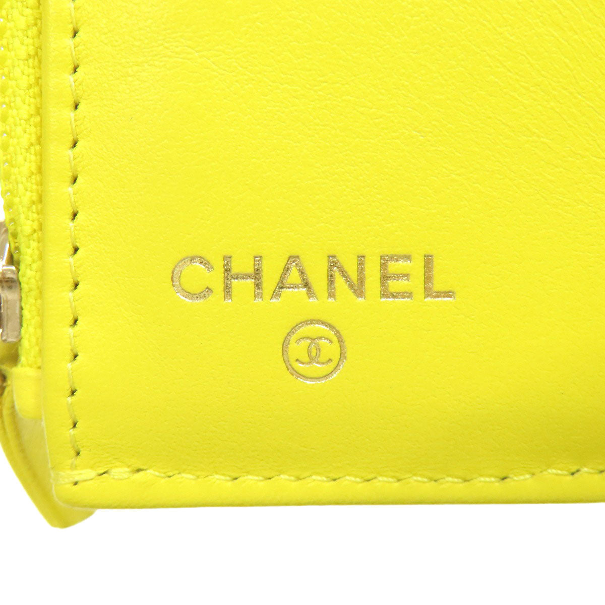 CHANEL   Bifold Wallet with Coin Pocket Chanel 19 Tri-fold Wallet COCO Mark GoldHardware Lambskin Ladies