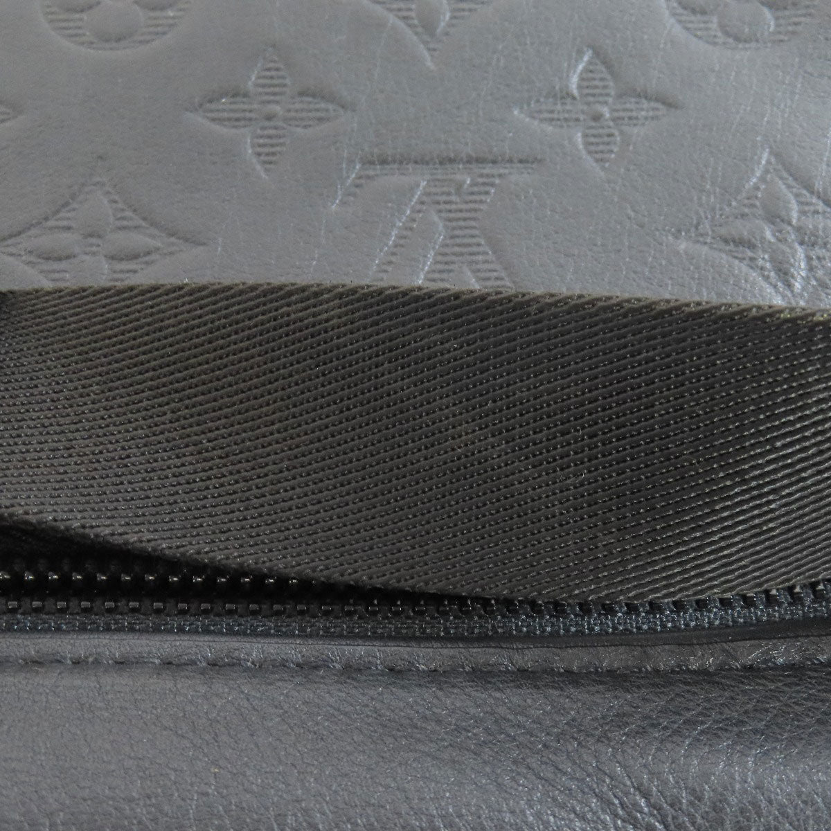 LOUIS VUITTON M44388 Discovery Bumbag PM body bag Leather Ladies [Used]