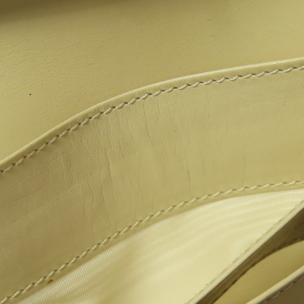 CHANEL COCO Mark GoldHardware Bifold Wallet with Coin Pocket Grained Calfskin Skin Ladies [Used]