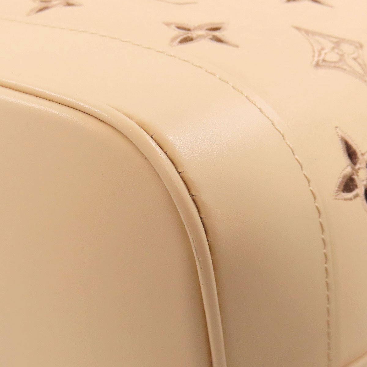 LOUIS VUITTON M22861 Petit Noe Broderie Anglaise Handbag Calf Ladies [Used]