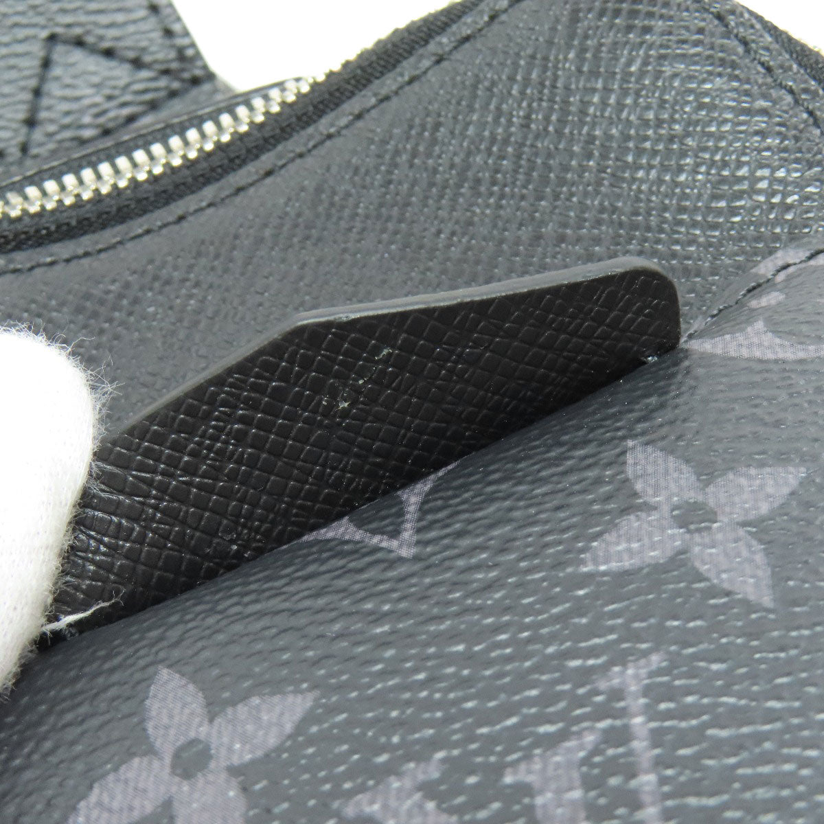 LOUIS VUITTON M30741 outdoor sling bag body bag Taigalama Ladies [Used]