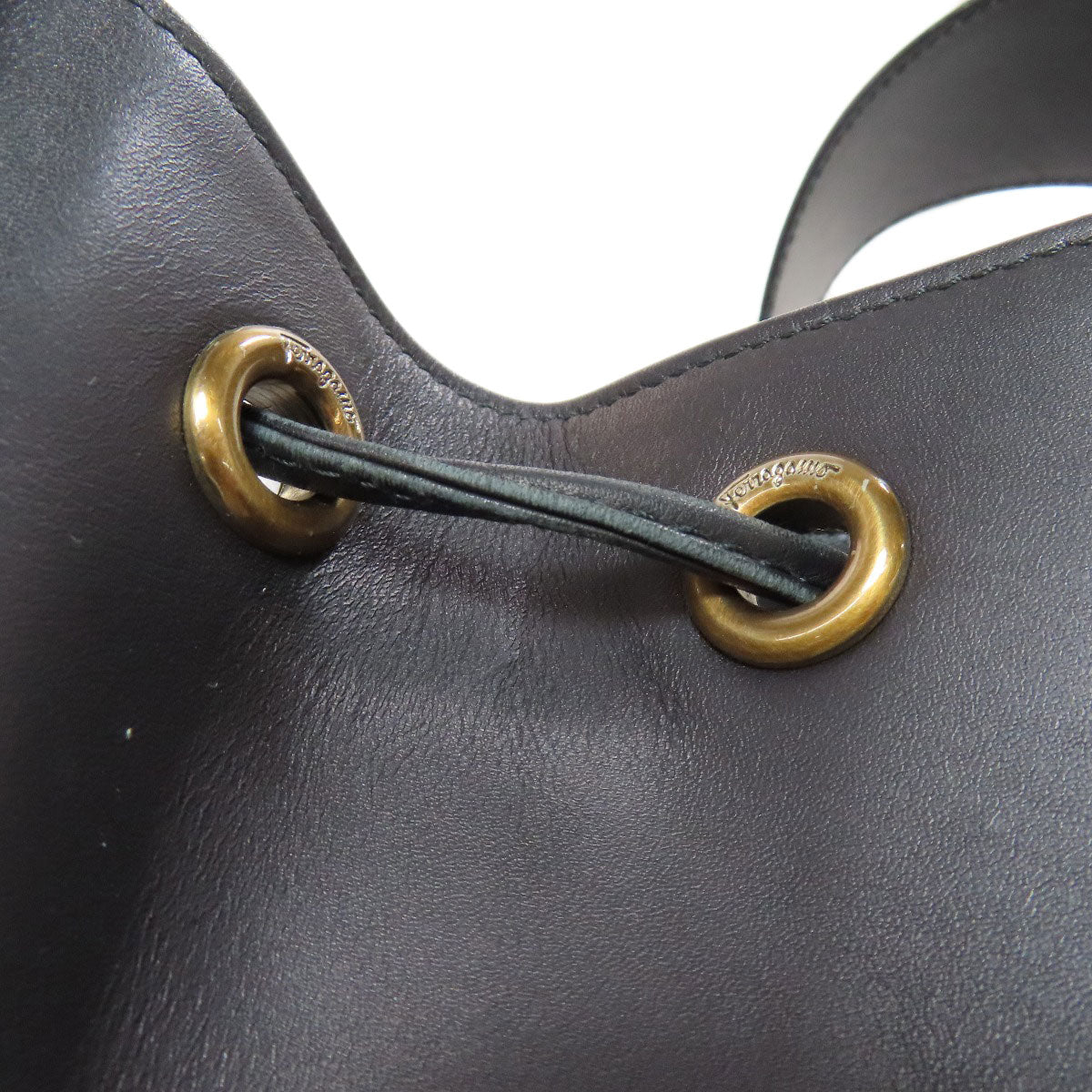 Salvatore Ferragamo One belt drawstring bag Shoulder Bag Leather Ladies [Used]