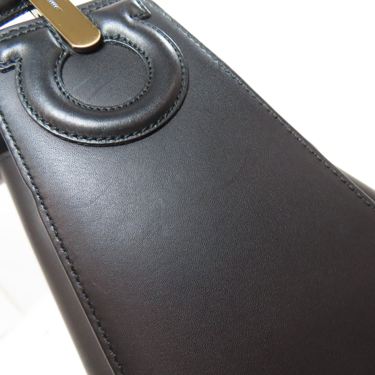 Salvatore Ferragamo One belt drawstring bag Shoulder Bag Leather Ladies [Used]