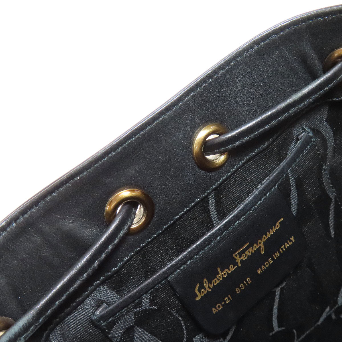 Salvatore Ferragamo One belt drawstring bag Shoulder Bag Leather Ladies [Used]