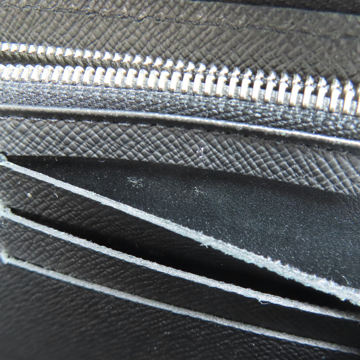 LOUIS VUITTON M69409 Zippy Dragonne Long wallet (with coin pocket) Taiga mens [Used]