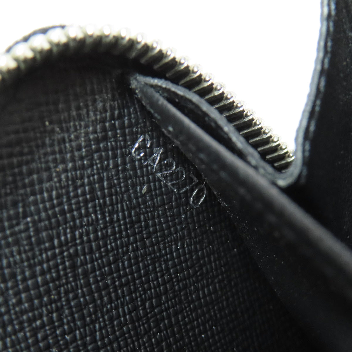 LOUIS VUITTON M69409 Zippy Dragonne Long wallet (with coin pocket) Taiga mens [Used]