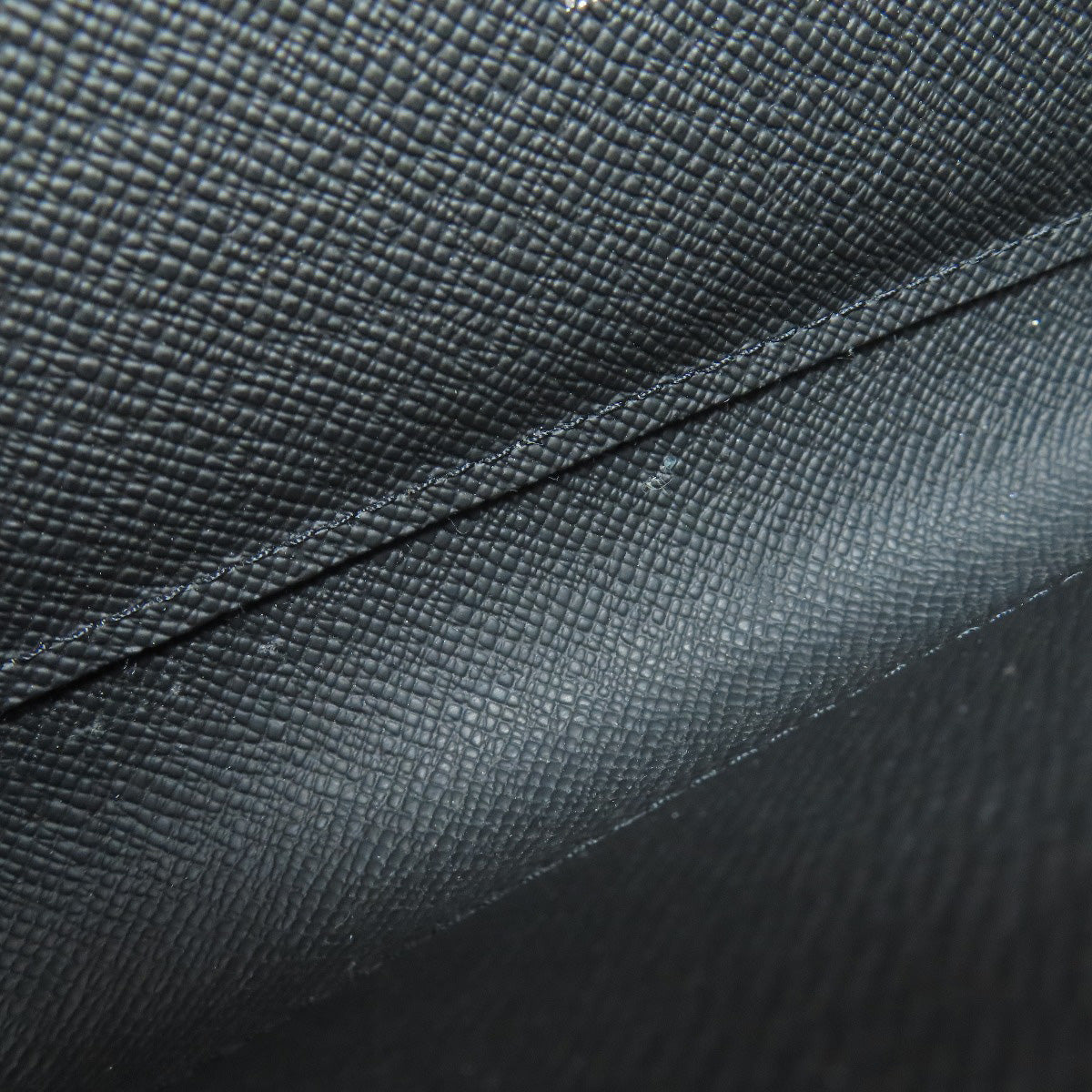 LOUIS VUITTON M69409 Zippy Dragonne Long wallet (with coin pocket) Taiga mens [Used]