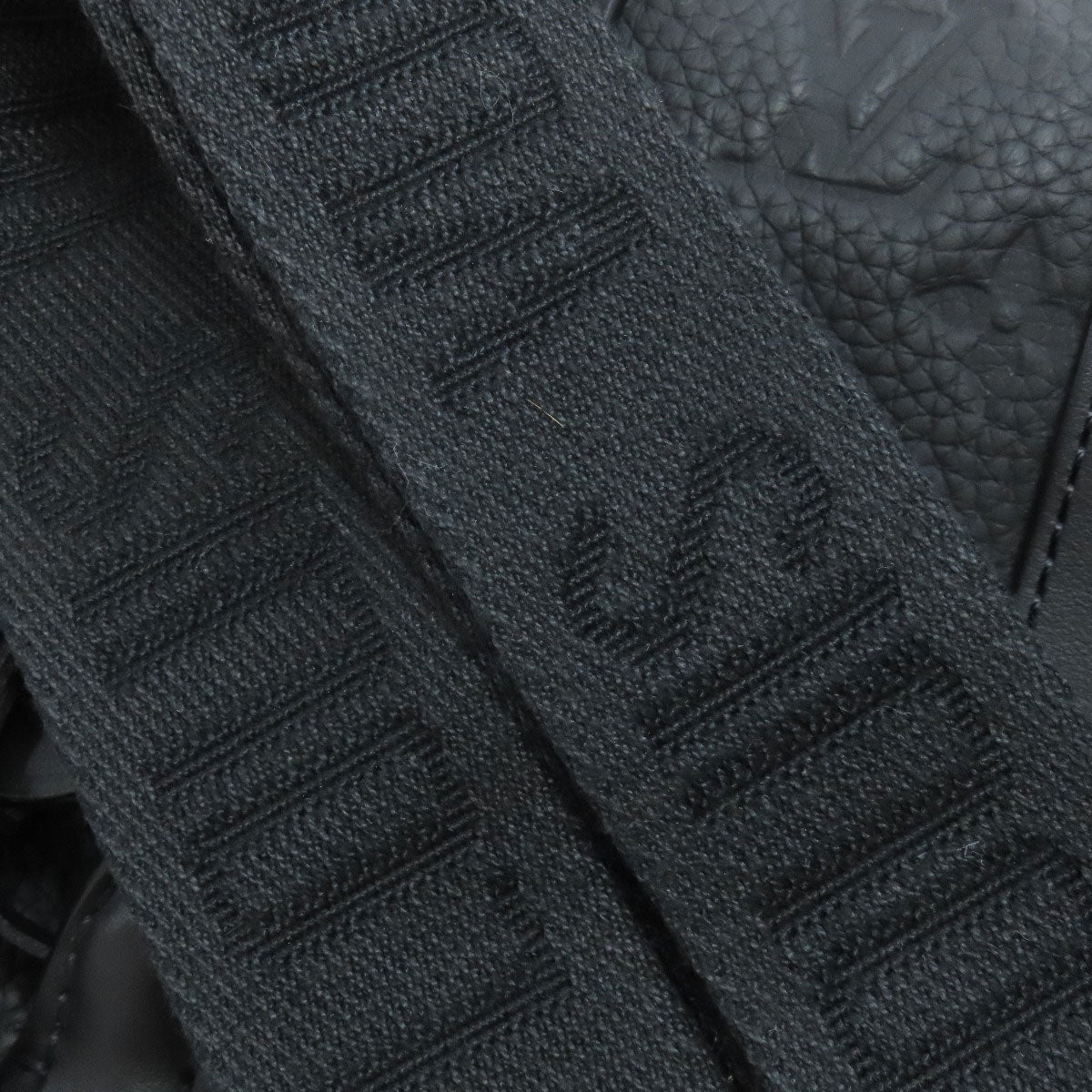 LOUIS VUITTON M20900 Keepall Bandouliere 25 Handbag Taurillon ClemenceLeather mens [Used]