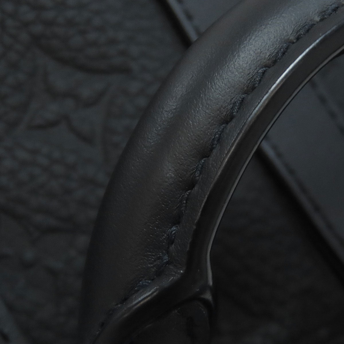 LOUIS VUITTON M20900 Keepall Bandouliere 25 Handbag Taurillon ClemenceLeather mens [Used]