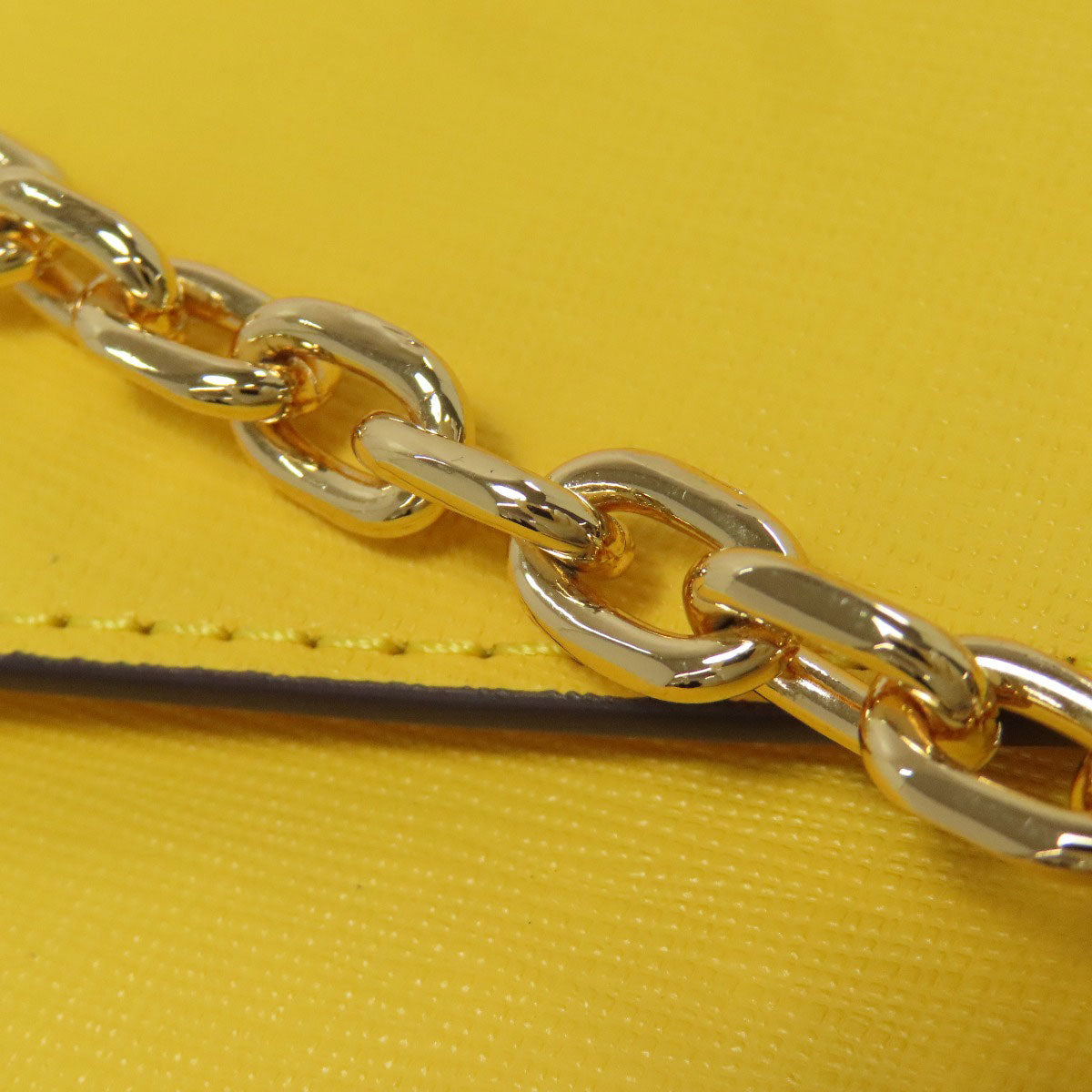 Michael Kors ChainShoulder wallet Long wallet (with coin pocket) Leather Ladies [Used]