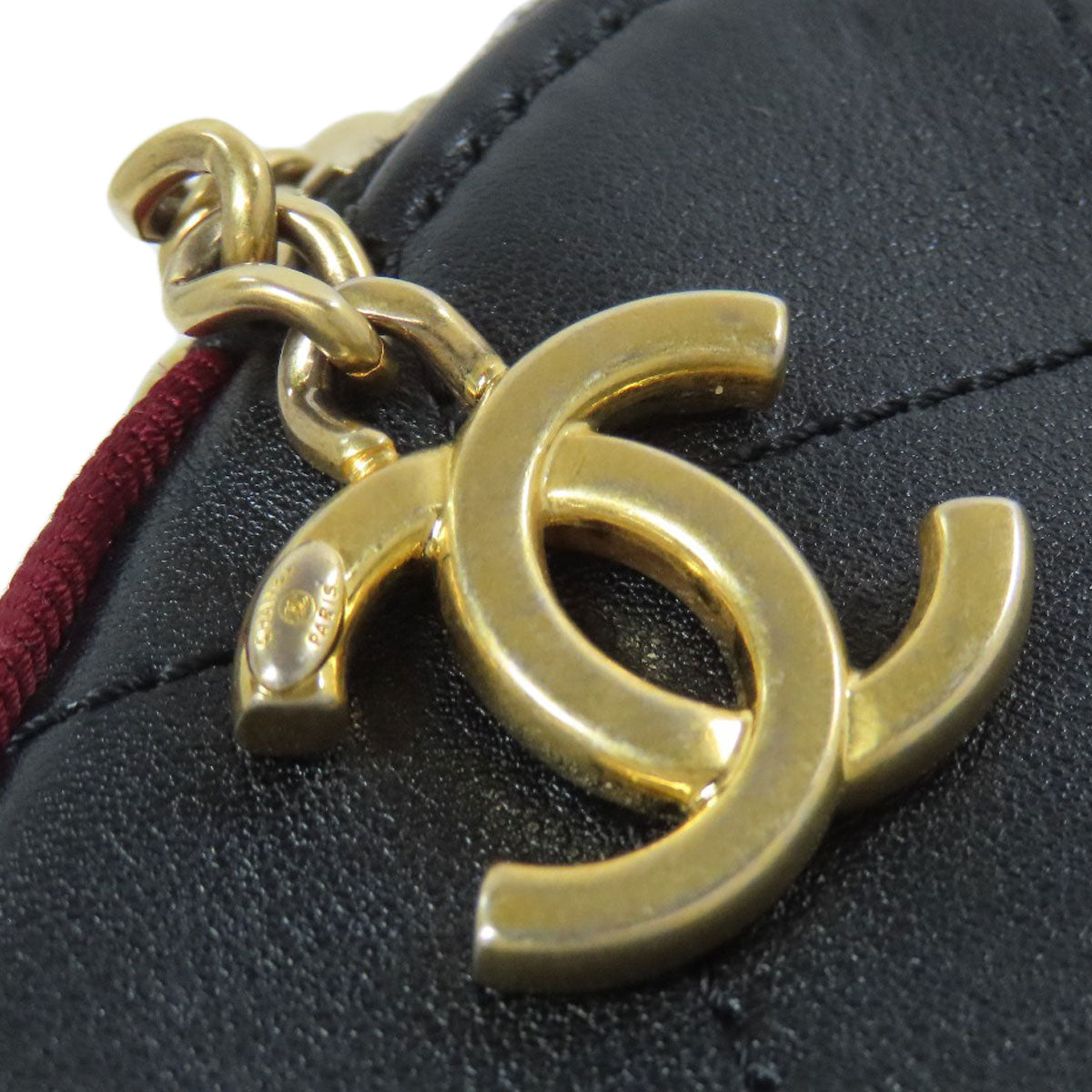 CHANEL ChainShoulder Matelasse GoldHardware Shoulder Bag Calf Ladies [Used]