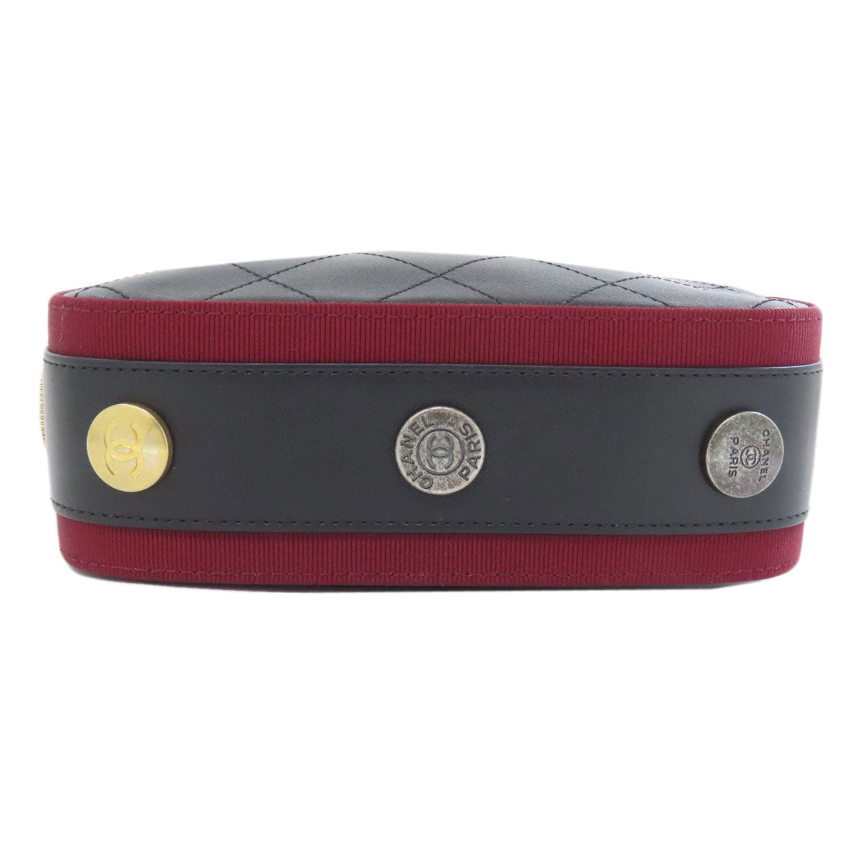 CHANEL ChainShoulder Matelasse GoldHardware Shoulder Bag Calf Ladies [Used]