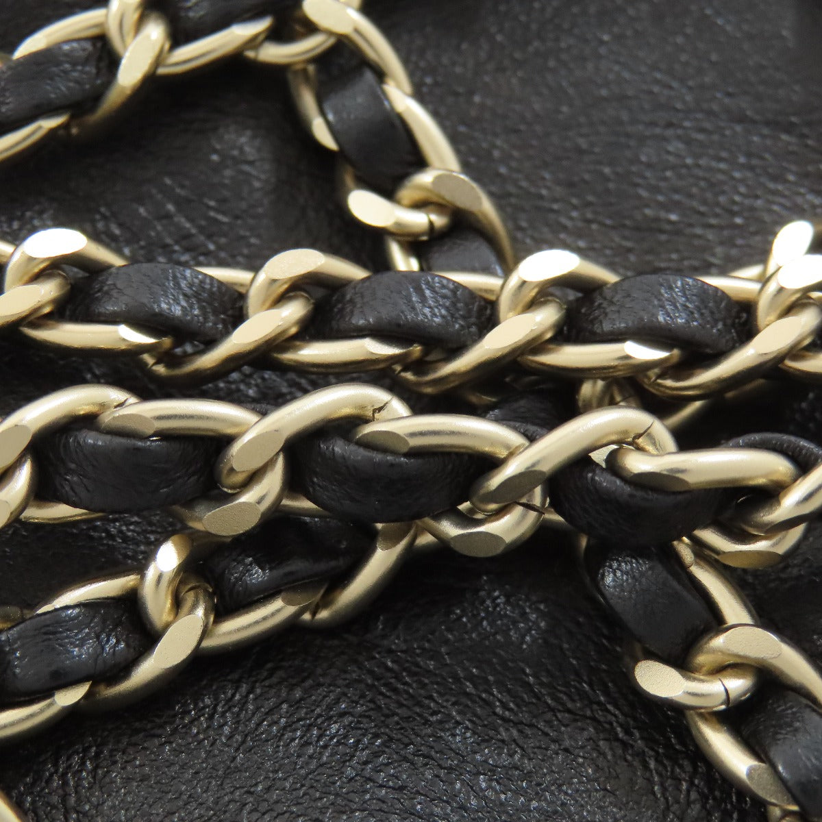 CHANEL ChainShoulder Pouch GoldHardware Accessory pouch Lambskin Ladies [Used]