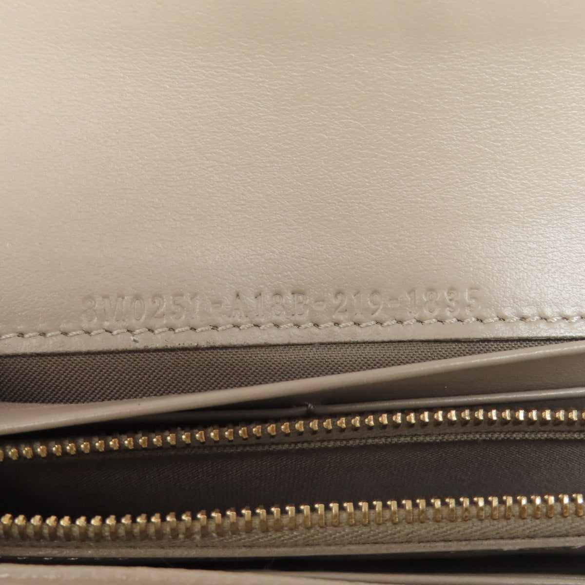 FENDI Ehuise Fendi Long wallet (with coin pocket) Leather Ladies [Used]