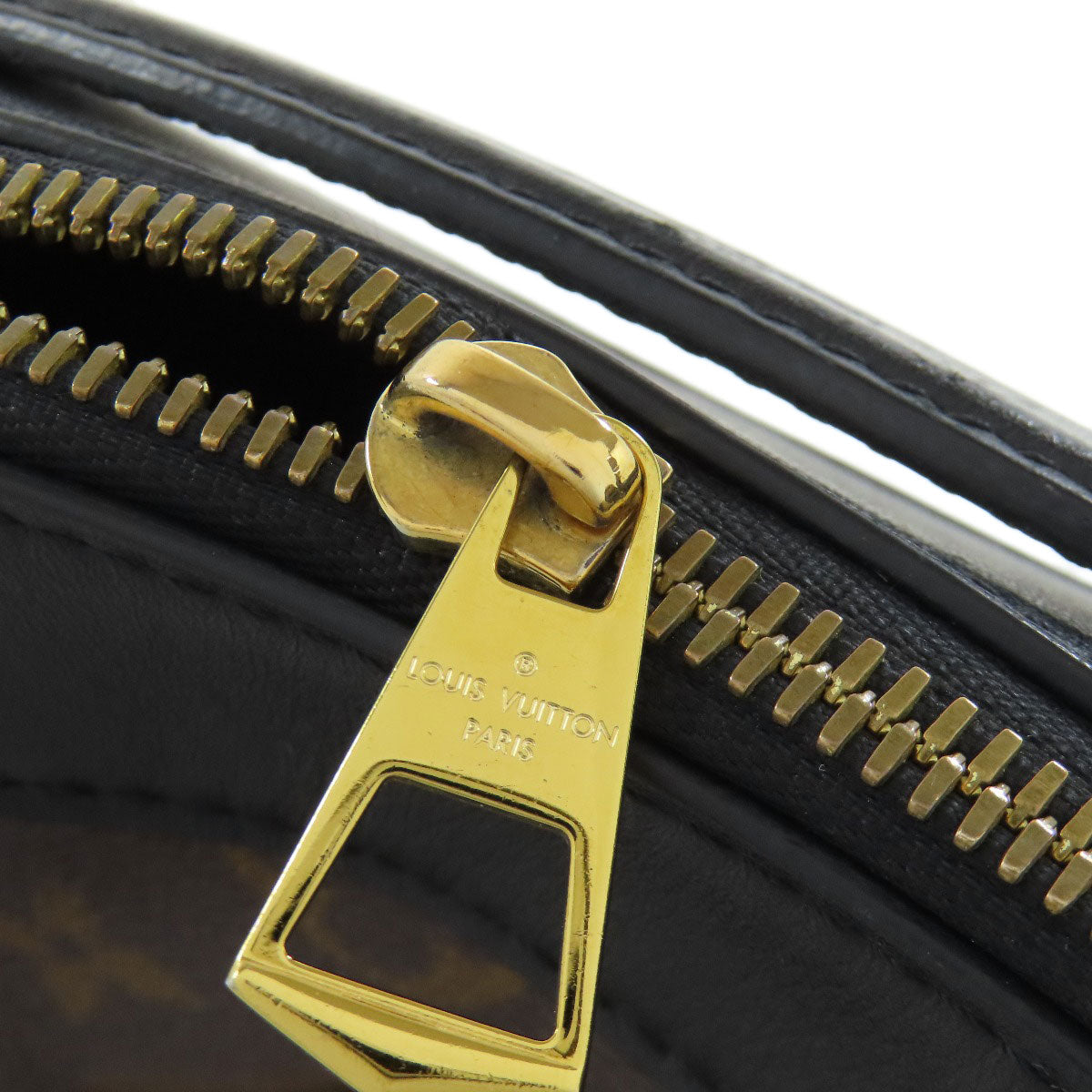 LOUIS VUITTON M43555 Saintonge Shoulder Bag Monogram canvas Ladies [Used]