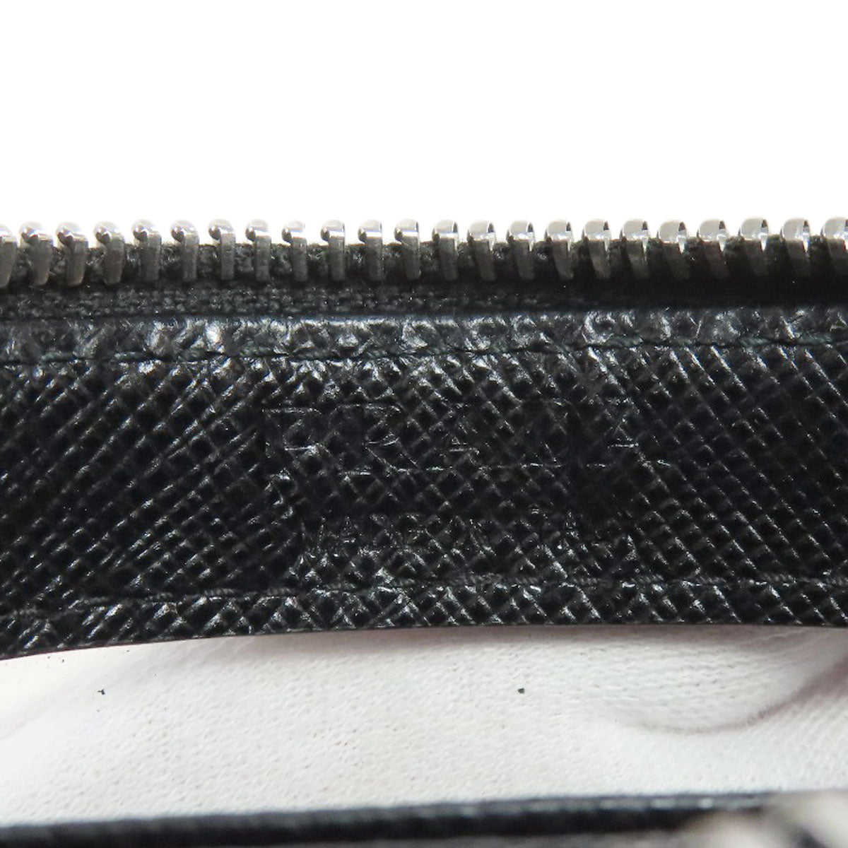 PRADA   Logo Hardware Accessory pouch  Safiano PlasticsLadies [Used]