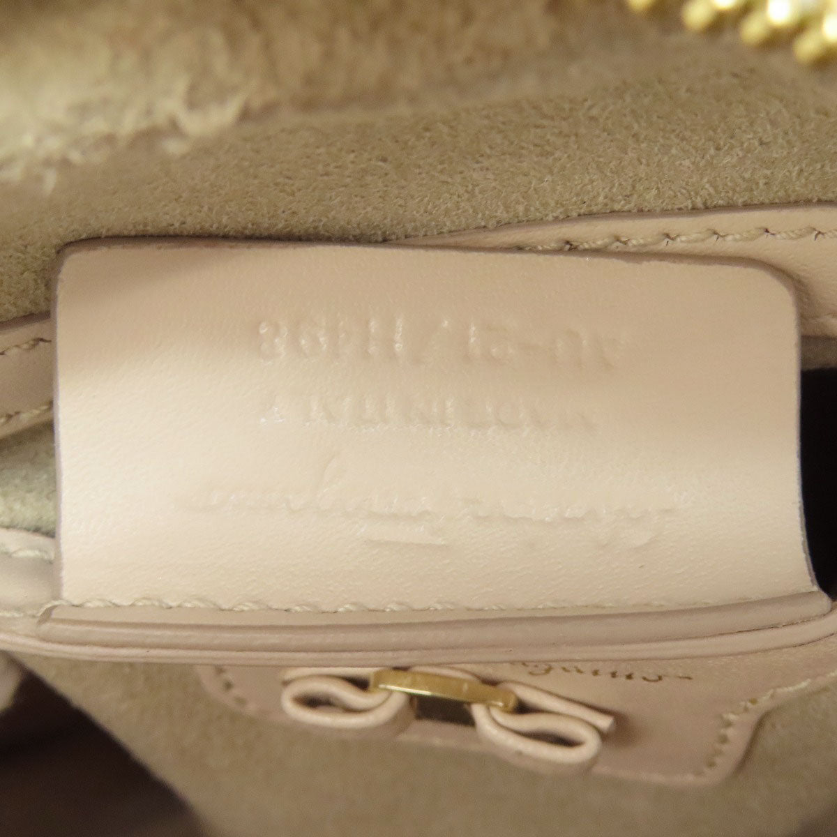 Salvatore Ferragamo Vara ribbon Shoulder Bag Leather Ladies [Used]