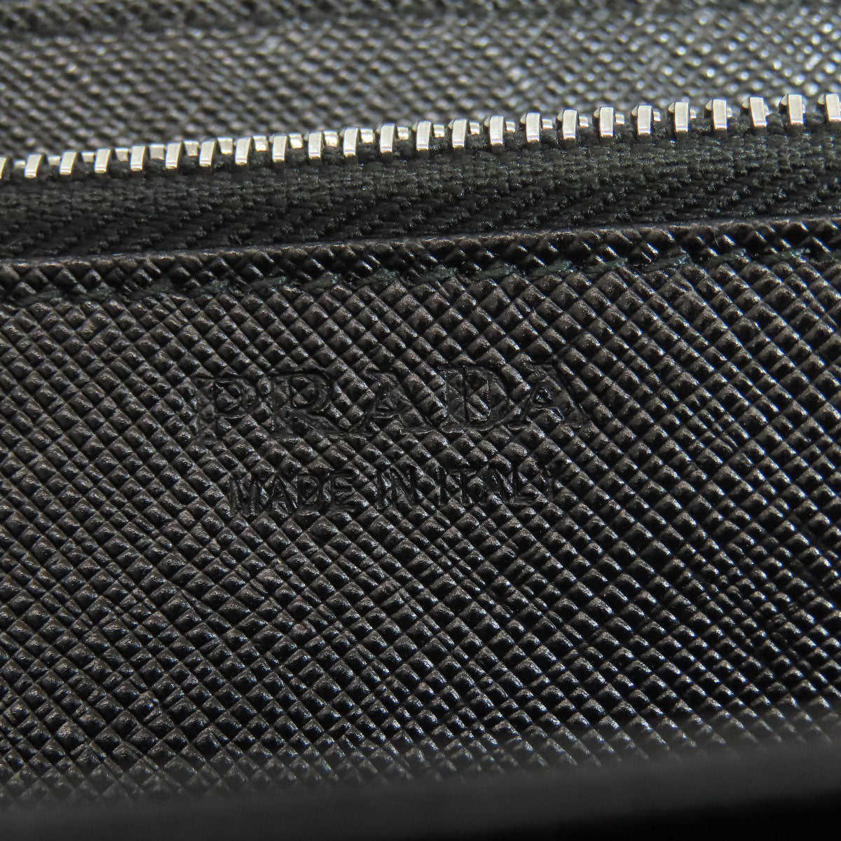 PRADA Zip Around Long wallet (with coin pocket) Safiano Ladies [Used]