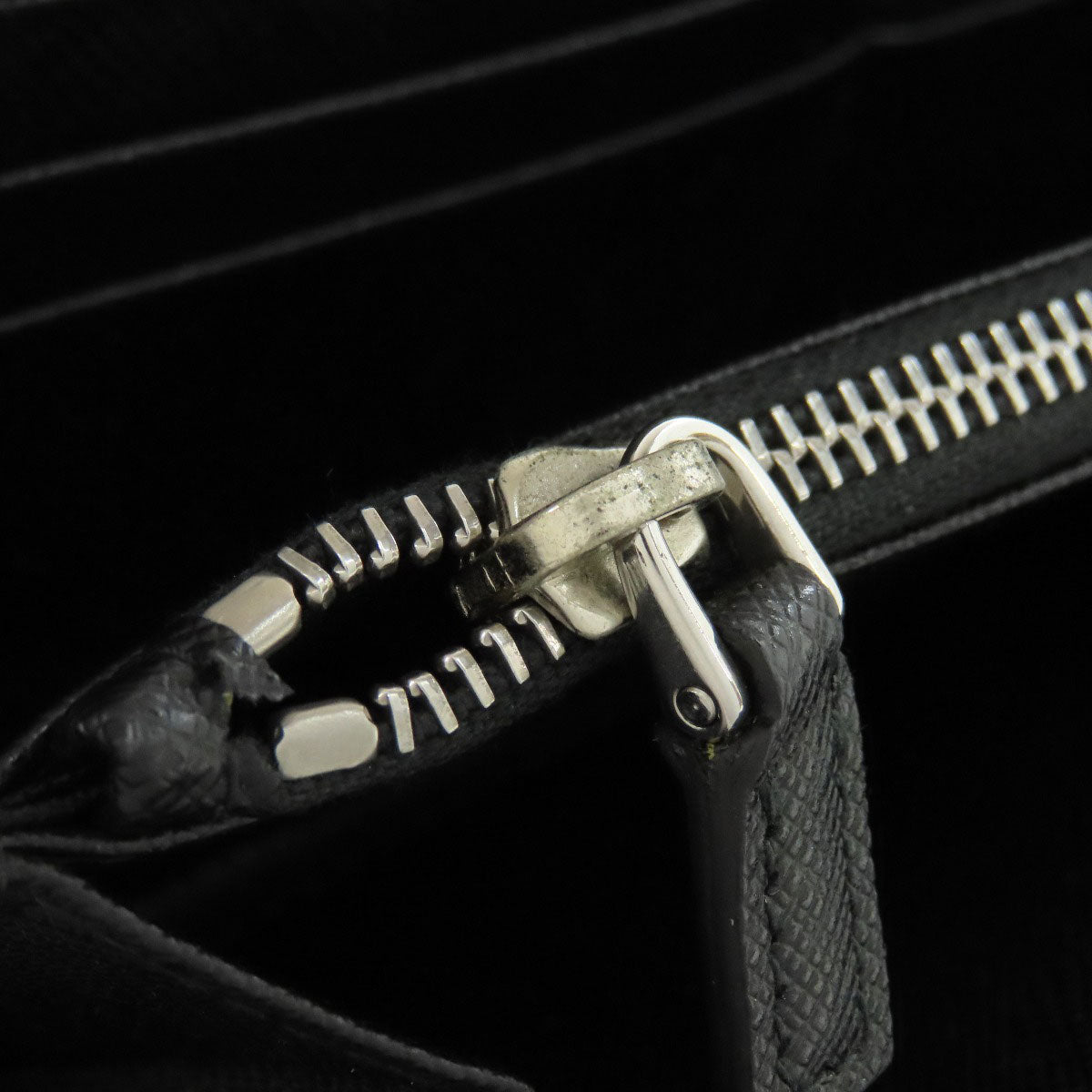 PRADA Zip Around Long wallet (with coin pocket) Safiano Ladies [Used]