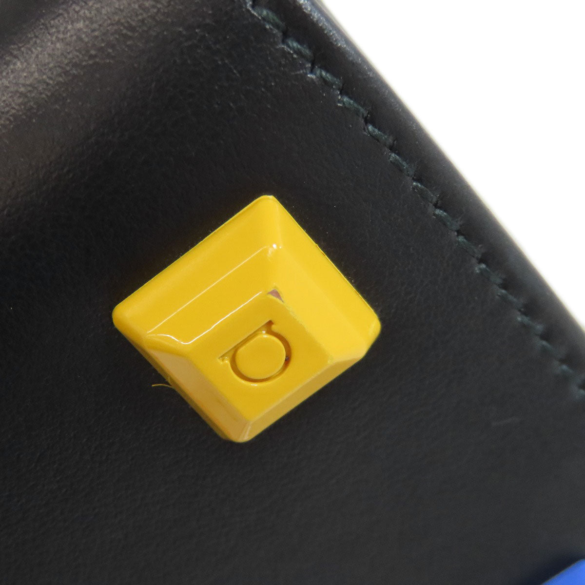 Salvatore Ferragamo Gancini motif studs Bifold Wallet with Coin Pocket Leather Ladies [Used]