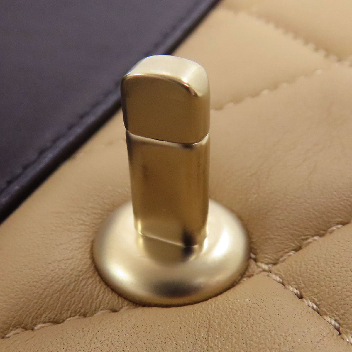 CHANEL ChainShoulder Matelasse GoldHardware Shoulder Bag Calf Ladies [Used]