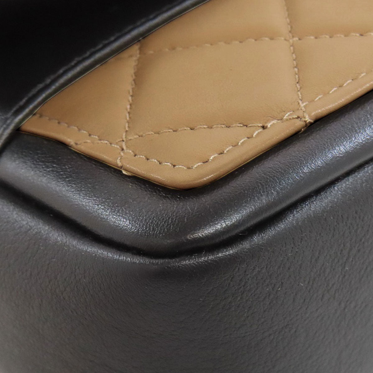 CHANEL ChainShoulder Matelasse GoldHardware Shoulder Bag Calf Ladies [Used]