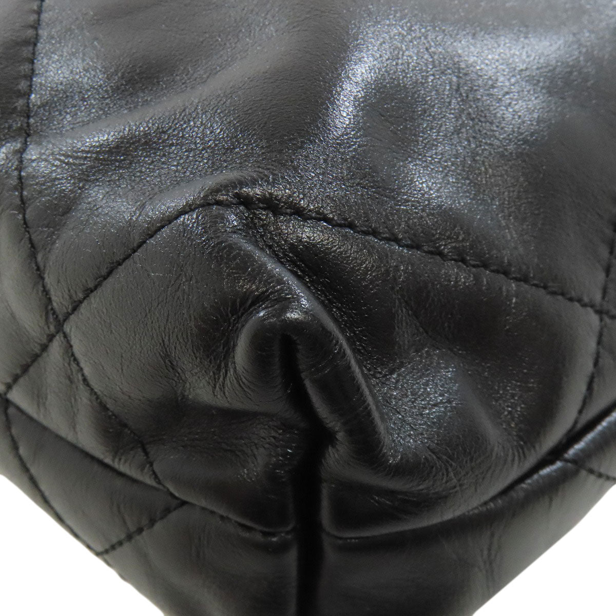 CHANEL Chanel 22 Gold Hardware Handbag Lambskin Ladies [Used]