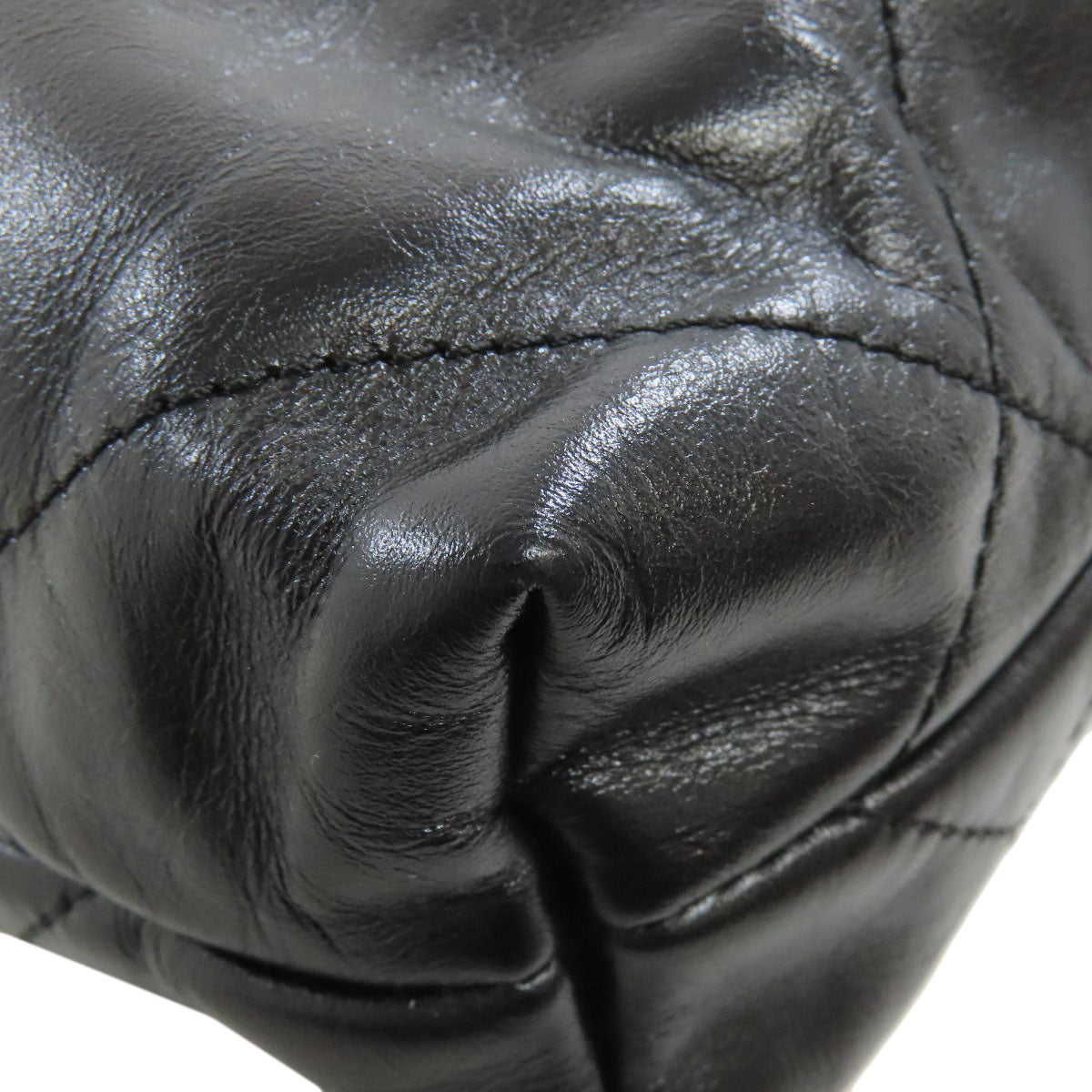 CHANEL Chanel 22 Gold Hardware Handbag Lambskin Ladies [Used]