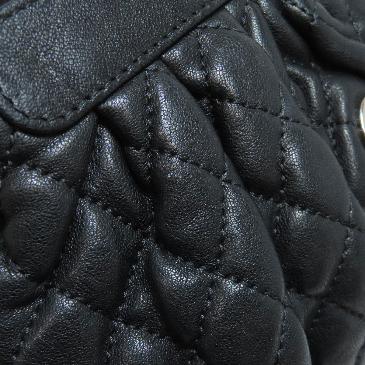 CHANEL ChainShoulder Matelasse SilverHardware Shoulder Bag Calf Ladies [Used]