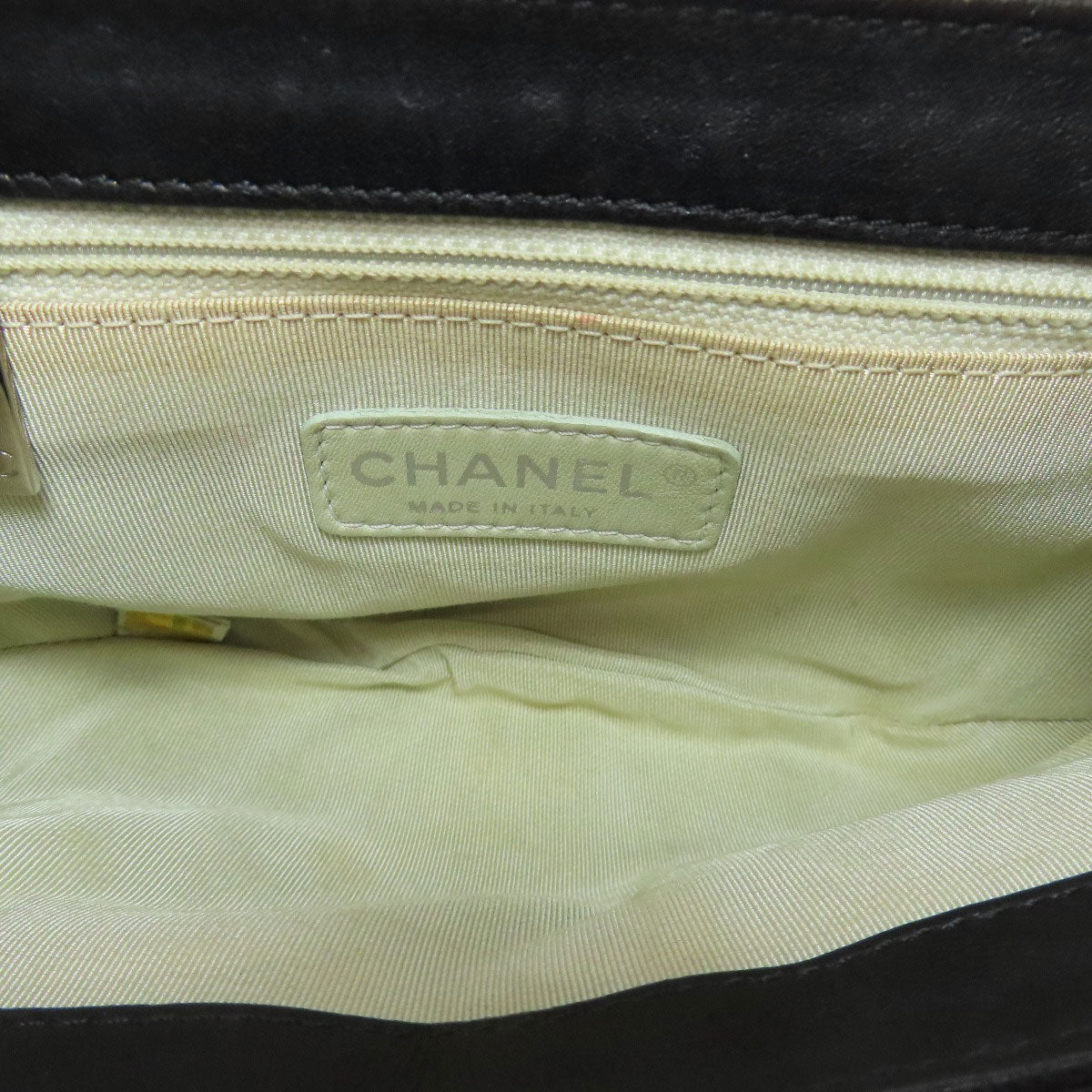 CHANEL ChainShoulder Matelasse SilverHardware Shoulder Bag Calf Ladies [Used]
