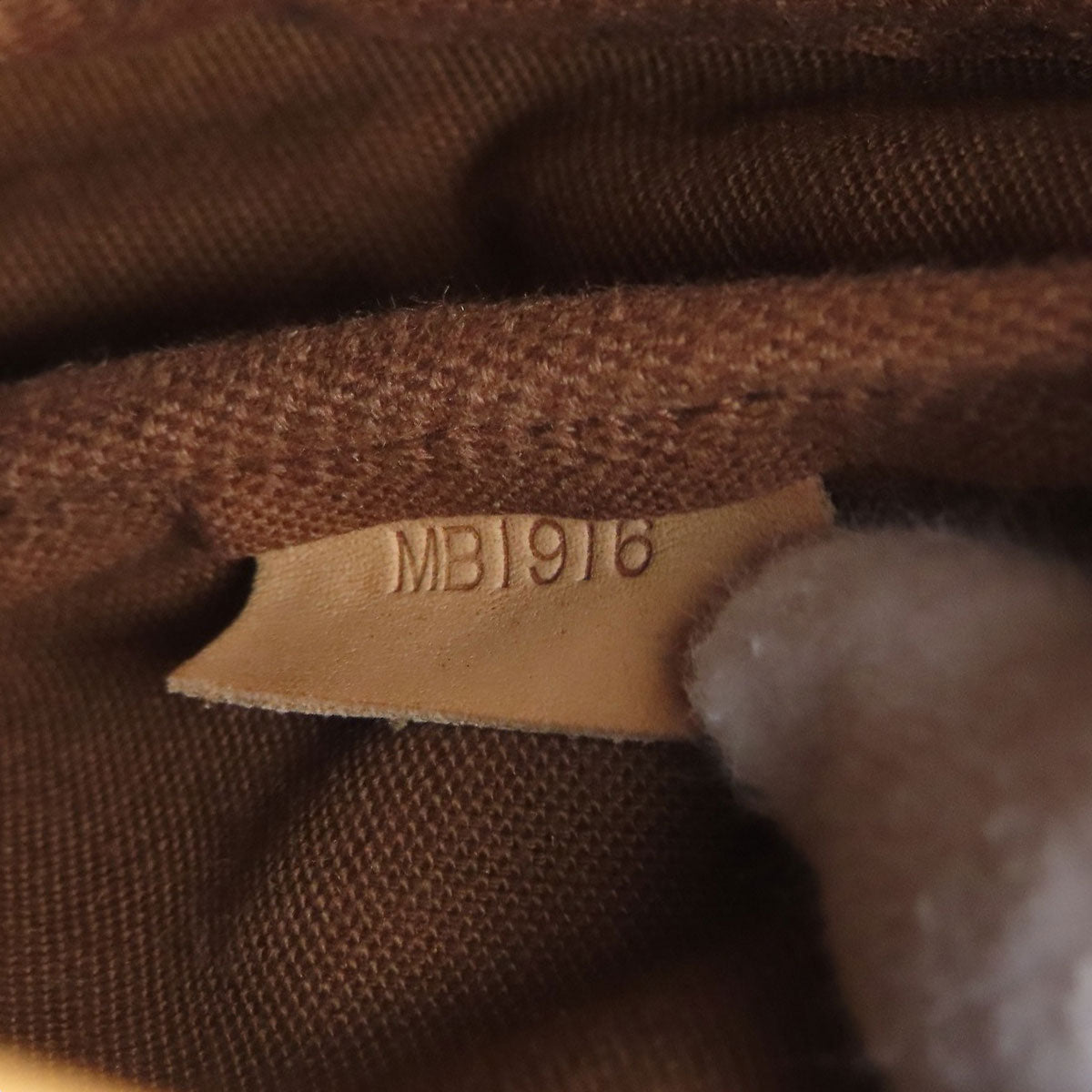 LOUIS VUITTON M40710 Saumur MM Shoulder Bag Monogram canvas Ladies [Used]