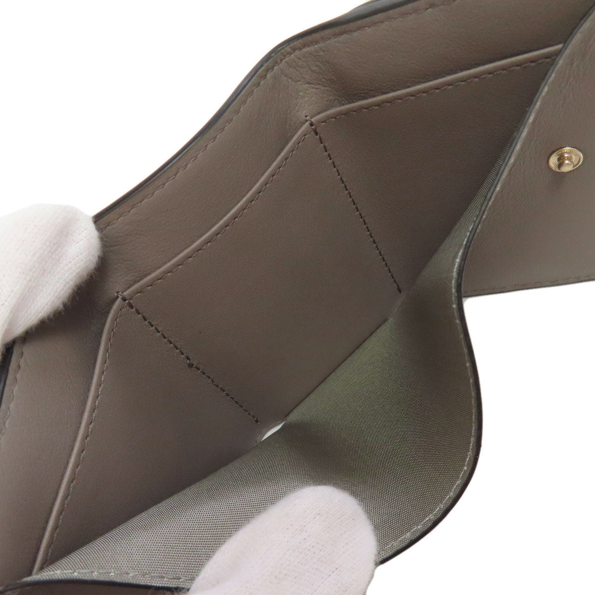 VALENTINO Compact wallet studs Bifold Wallet with Coin Pocket Leather Ladies [Used]