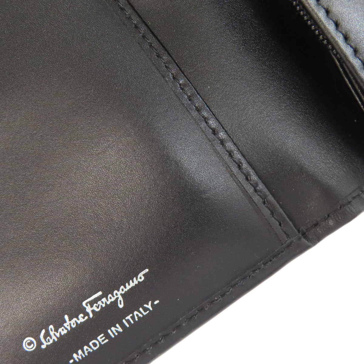 Salvatore Ferragamo GanciniHardware Long wallet (with coin pocket) Leather Ladies [Used]