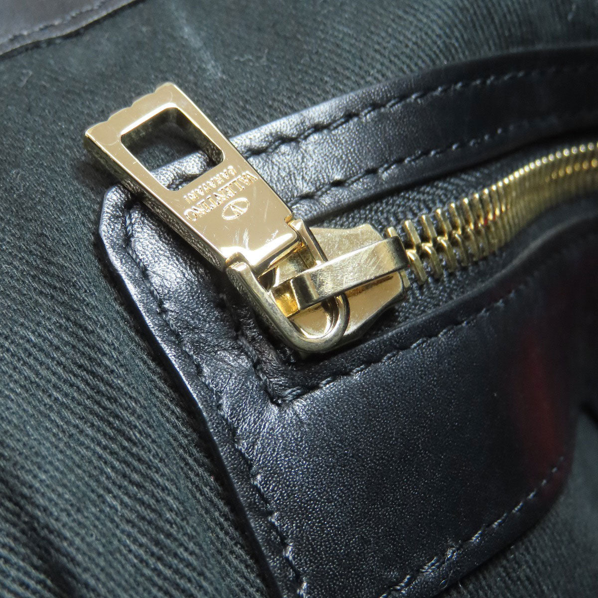 VALENTINO Studs Shoulder Bag Leather Ladies [Used]