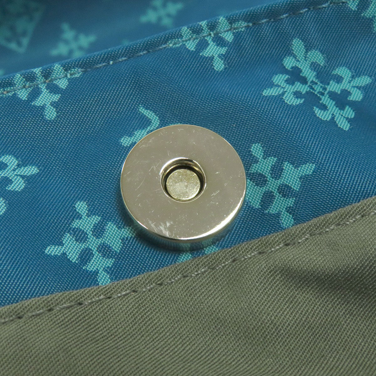 russet Lily crest Shoulder Bag Nylon Ladies [Used]