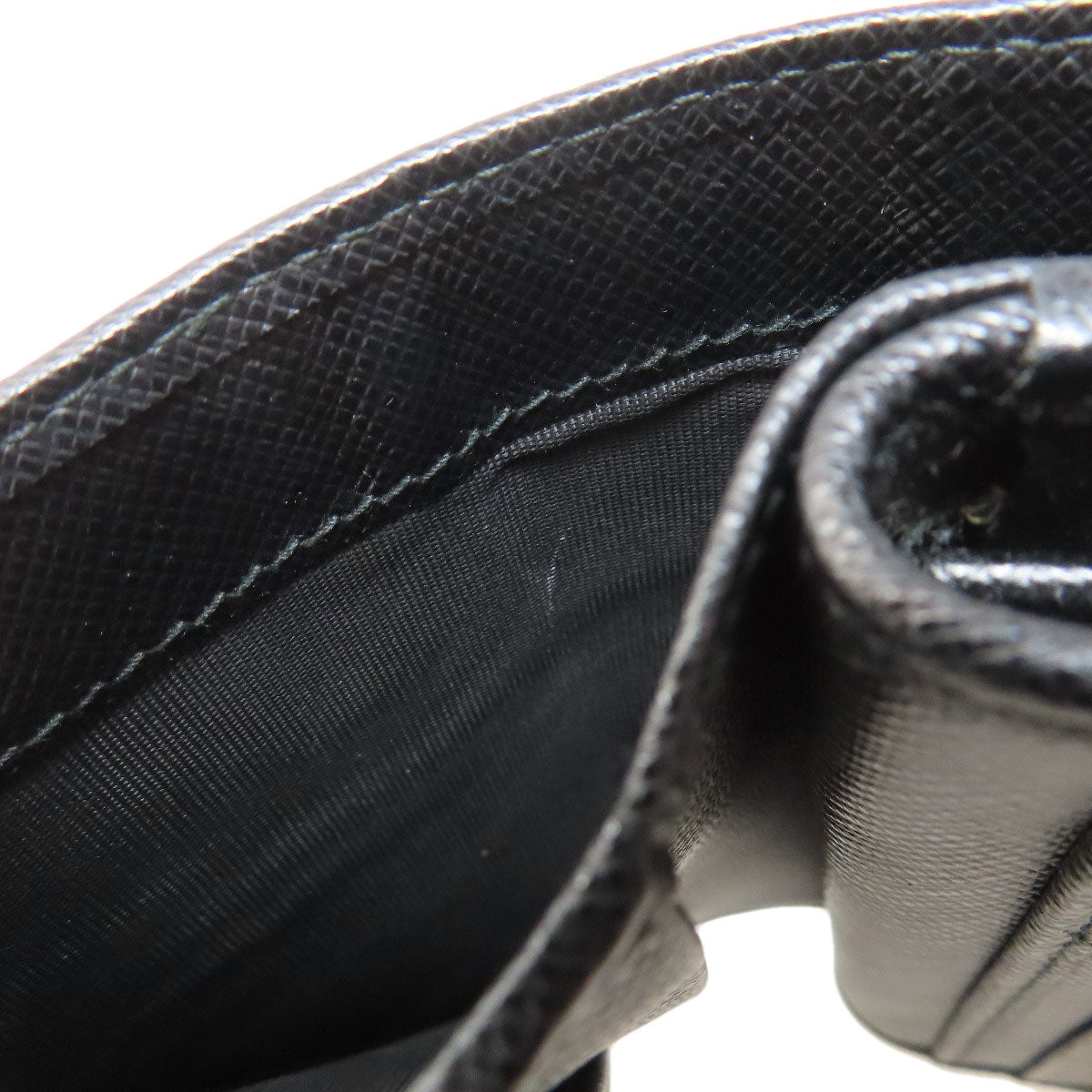 PRADA Triangle Charm Bifold Wallet with Coin Pocket Safiano Ladies [Used]